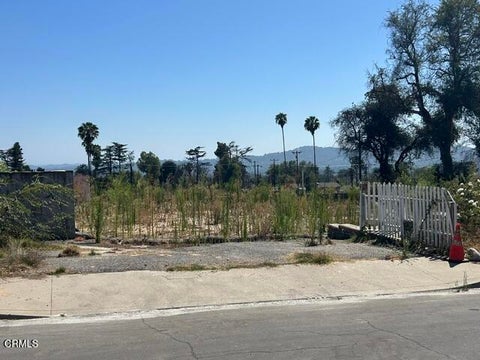Photo of 298 E Poppyfields Drive, Altadena, CA 91001 (MLS # P1-28228)