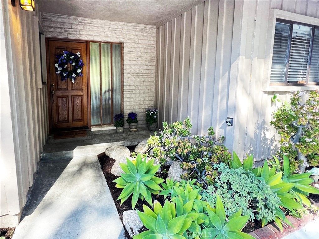 Photo of 5431 Ocean View Blvd, La Canada Flintridge, CA 91011 (MLS # SR26039496)