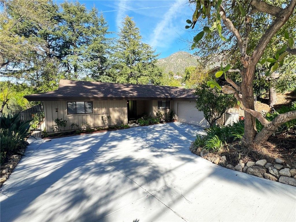 Photo of 5431 Ocean View Blvd, La Canada Flintridge, CA 91011 (MLS # SR26039496)