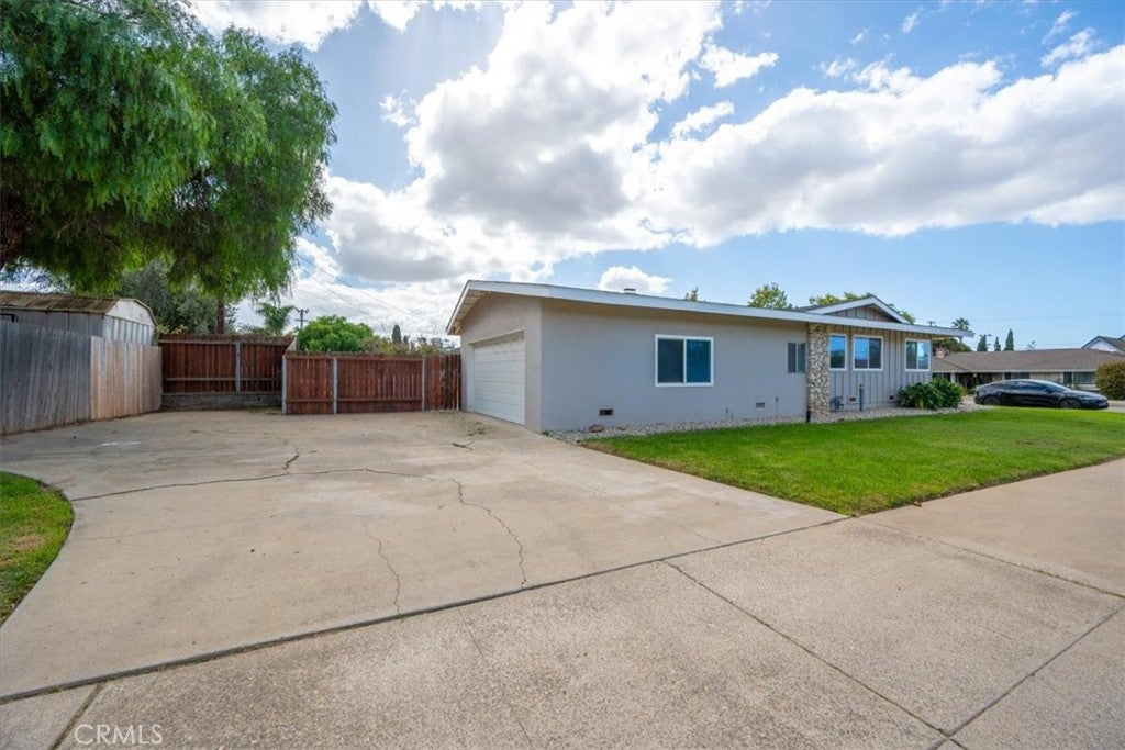 898 Comanche Avenue