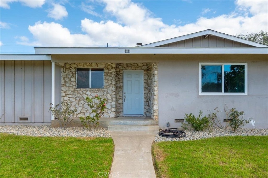 898 Comanche Avenue