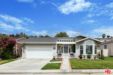Photo of 20147 Edgewater Drive #377, Canyon Country, CA 91351 (MLS # 26766401)