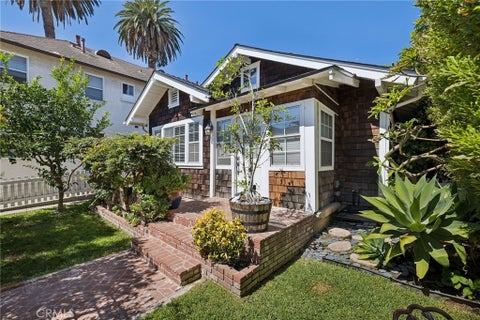 Photo of 107 Bennett AVE, Long Beach, CA 90803 (MLS # DW26203084)