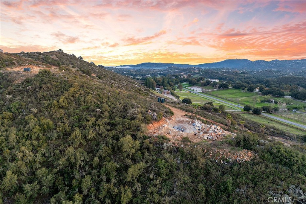 39948 Avenida La Cresta