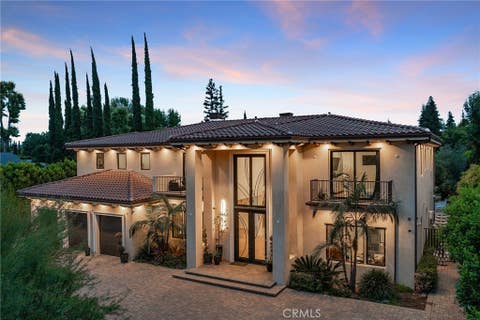 Photo of 23042 Calvert Street, Woodland Hills, CA 91367 (MLS # SR26122630)