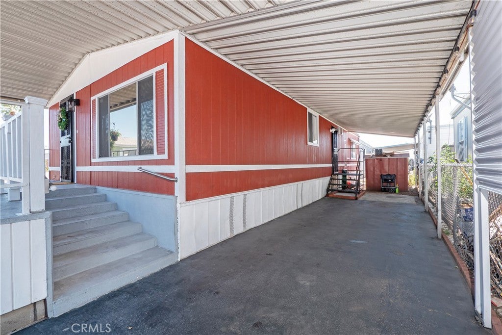 1045 N Azusa 79
