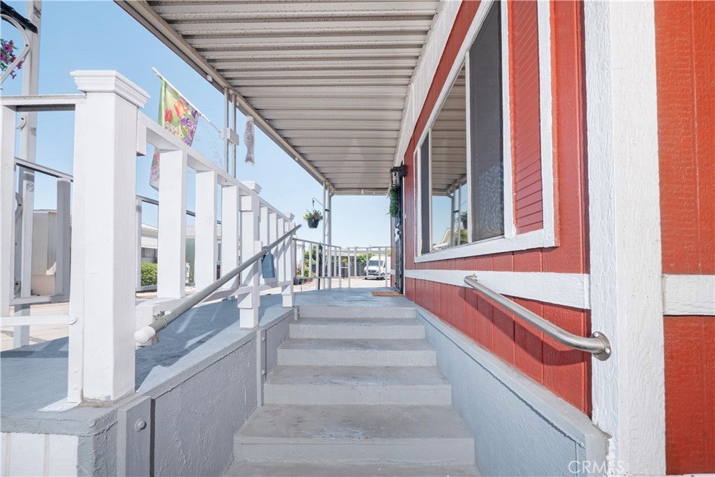 1045 N Azusa 79