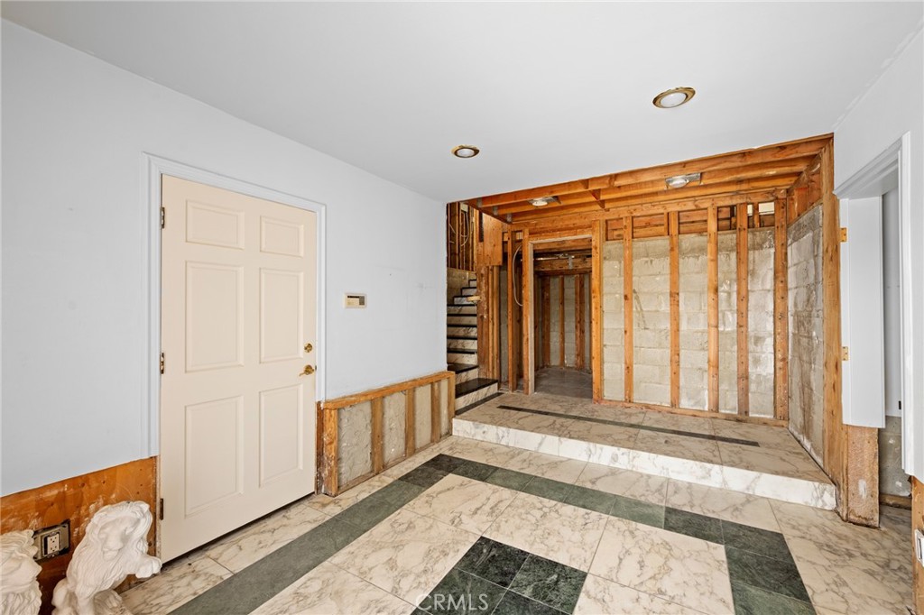 3323 Barnes Circle