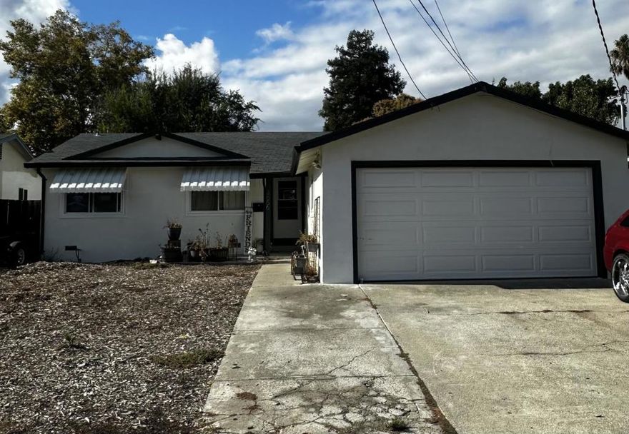 Discover the potential in this spacious 4-bedroom, 2-bath home offering 1,634 sq. ft. on a 7,500 sq. ft. lot. Ideal for families seeking room to grow, first-time buyers ready to upgrade, or investors looking to add value. Enjoy an open layout, large backyard, and a great location near parks, schools, and BART. A versatile property with endless possibilities in a convenient Concord neighborhood.