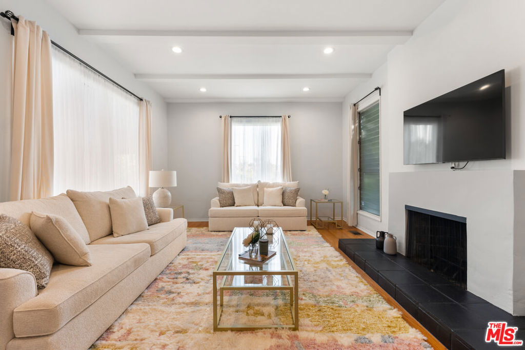 311 N Doheny Drive