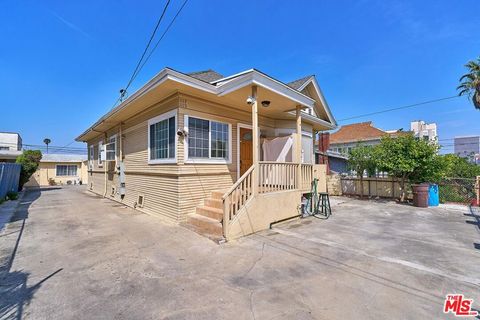 Photo of 1115 S Mariposa Avenue, Los Angeles, CA 90006 (MLS # 26671029)