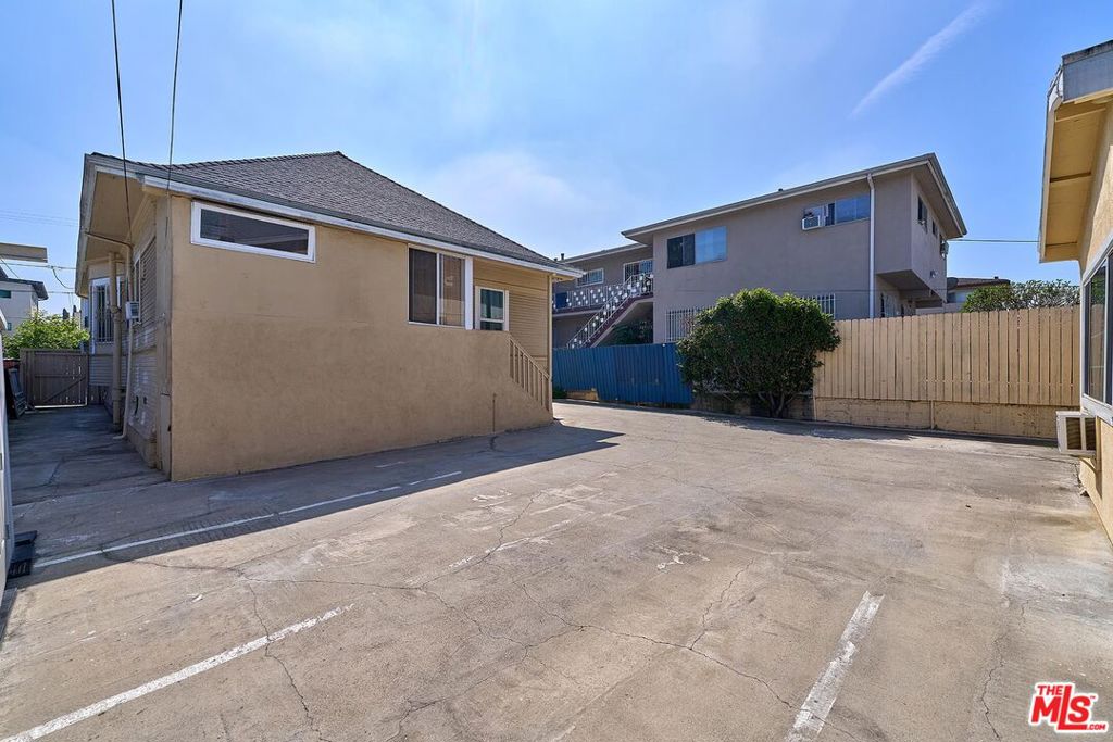 1115 S Mariposa Avenue