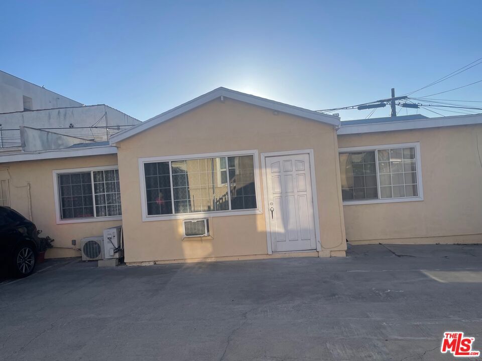 1115 S Mariposa Avenue