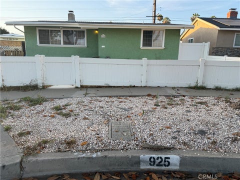 Photo of 925 W Maplewood AVE, Fullerton, CA 92832 (MLS # OC26152172)