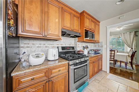 Photo of 925 W Maplewood AVE, Fullerton, CA 92832 (MLS # OC26152172)