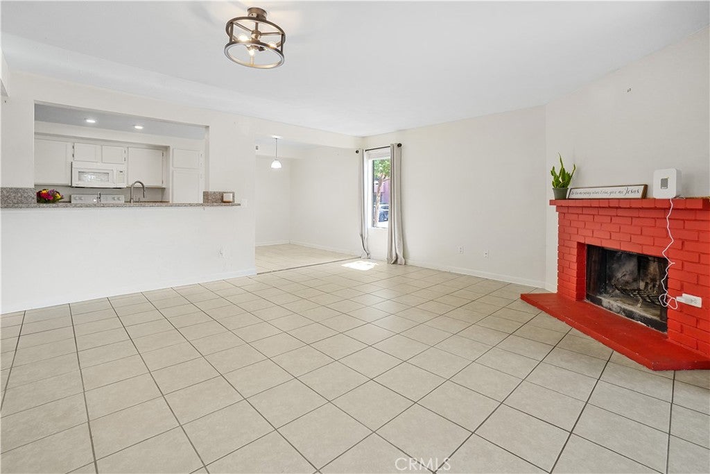 1040 E Washington 20