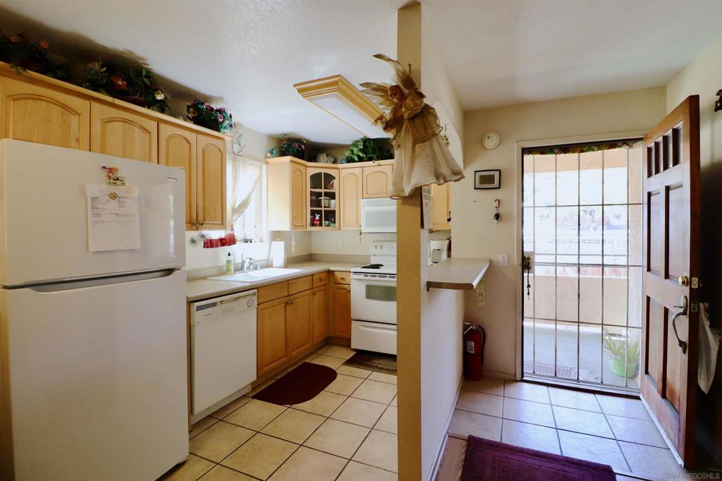 6454 Akins Ave 408