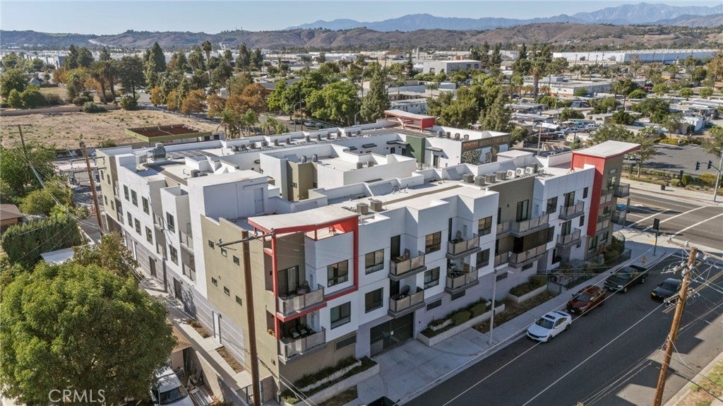 1300 W Mission Boulevard 1-33