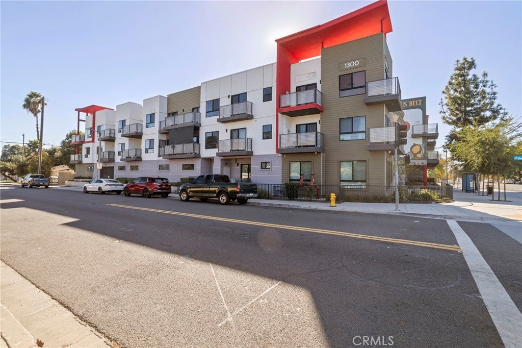 1300 W Mission Boulevard 1-33