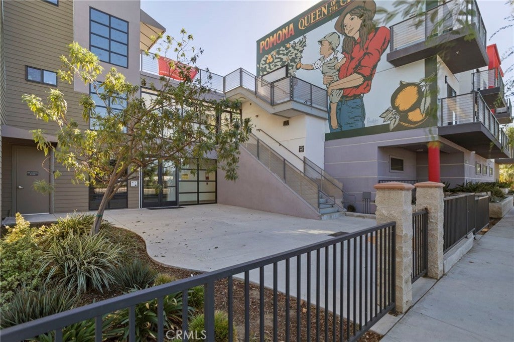 1300 W Mission Boulevard 1-33