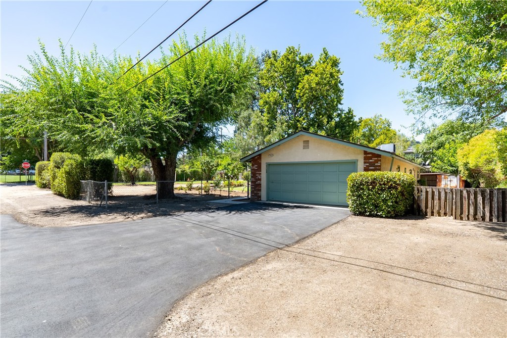 8960 Azucena Avenue