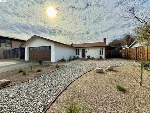 Photo of 539 539 Mayten Dr Dr, Livermore, CA 94551 (MLS # 41124312)