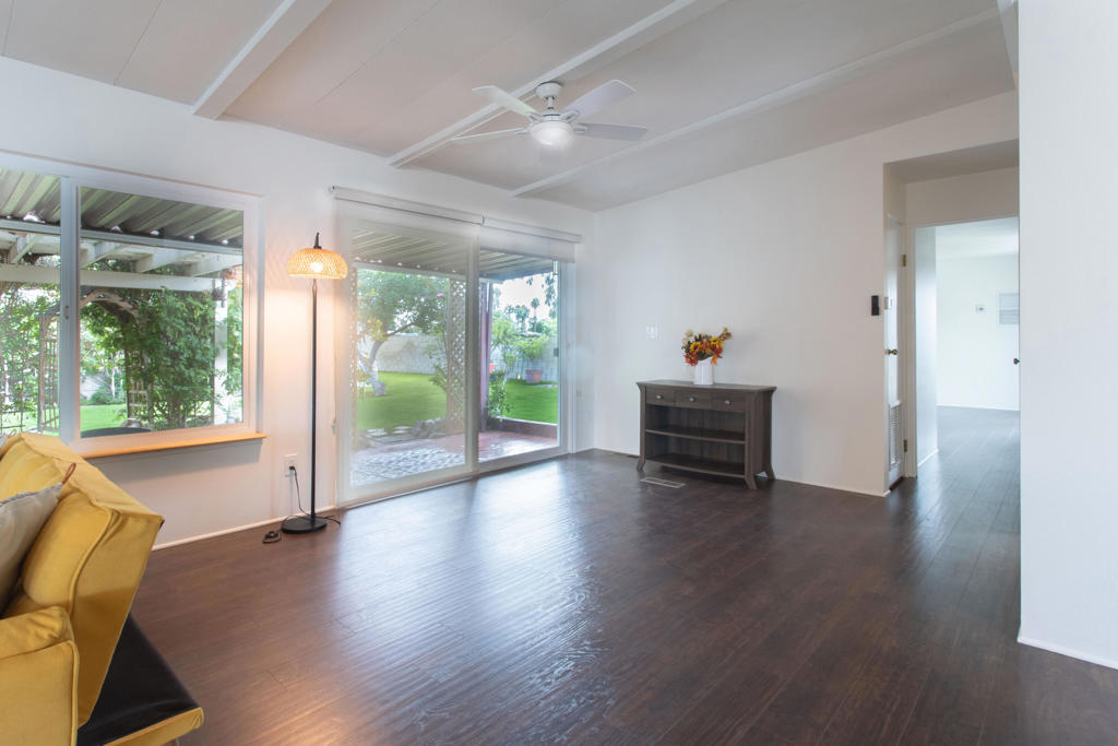 Desert Sands Mobile - Manufactured In Park