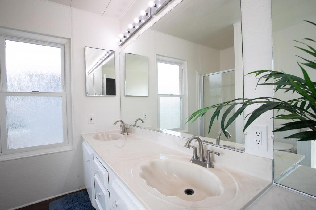 Desert Sands Mobile - Manufactured In Park