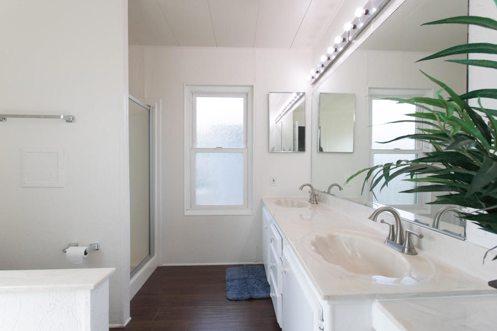 Desert Sands Mobile - Manufactured In Park