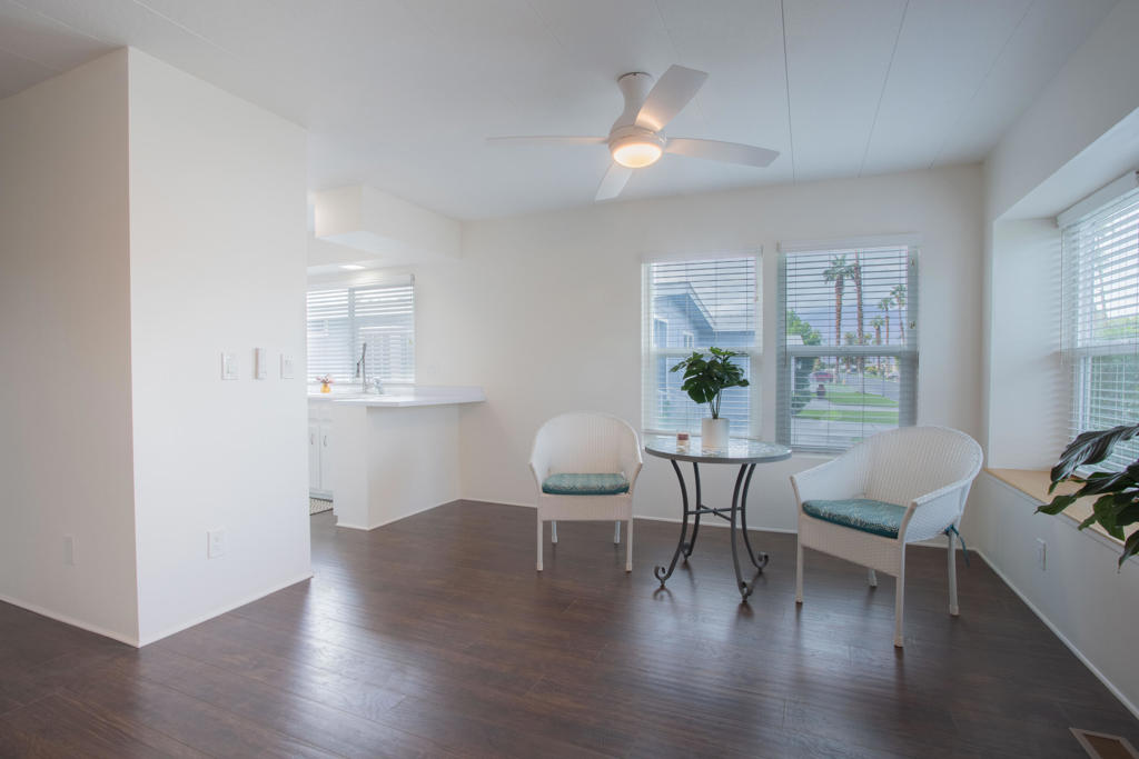 Desert Sands Mobile - Manufactured In Park