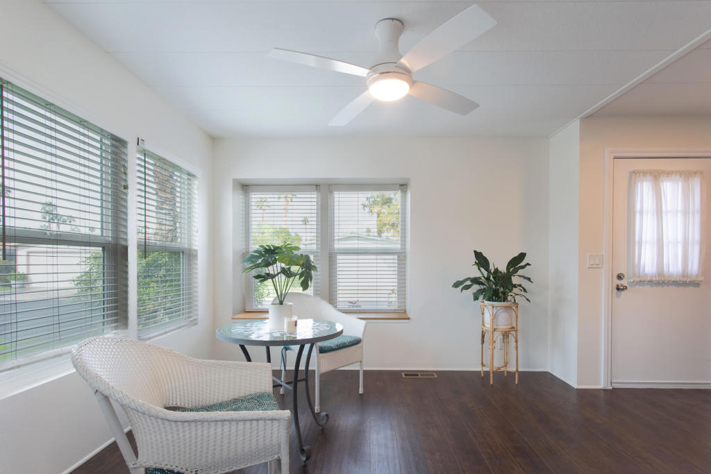 Desert Sands Mobile - Manufactured In Park