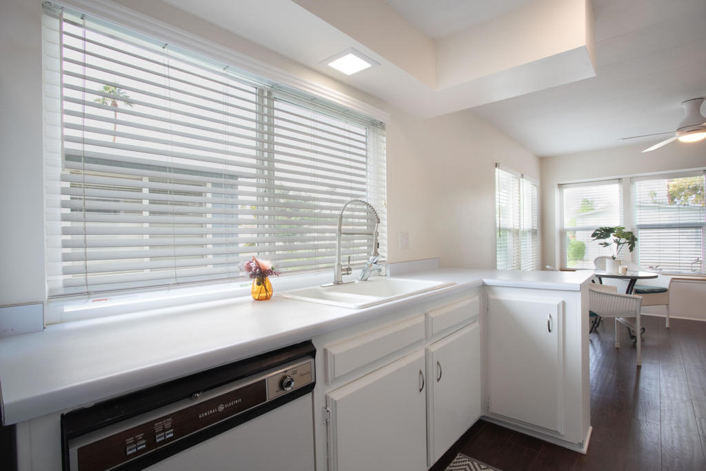 Desert Sands Mobile - Manufactured In Park