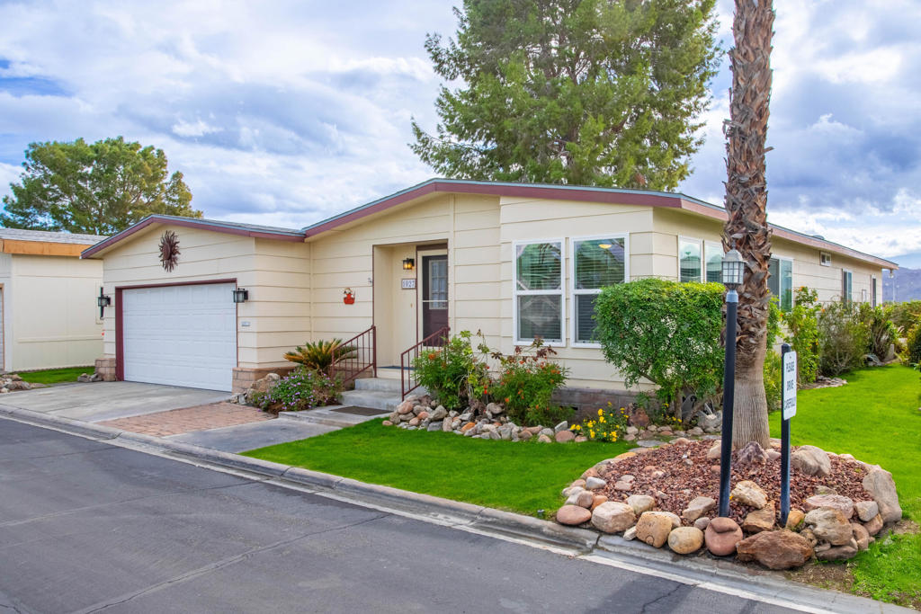 Desert Sands Mobile - Manufactured In Park