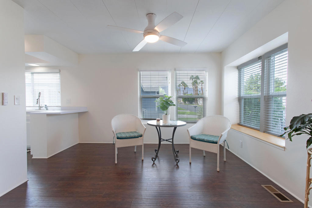 Desert Sands Mobile - Manufactured In Park