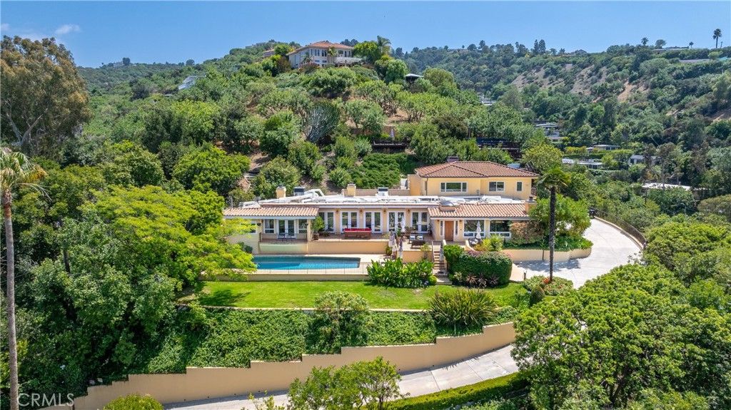 Photo of 3913 Ventura Canyon AVE, Sherman Oaks, CA 91423 (MLS # SR26106981)