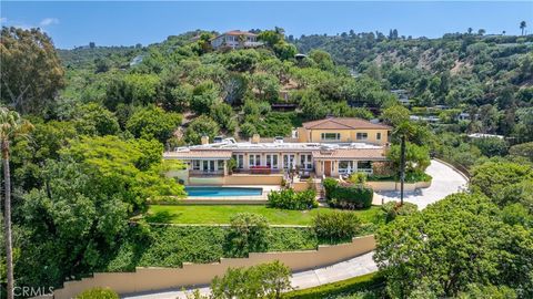 Photo of 3913 Ventura Canyon AVE, Sherman Oaks, CA 91423 (MLS # SR26106981)