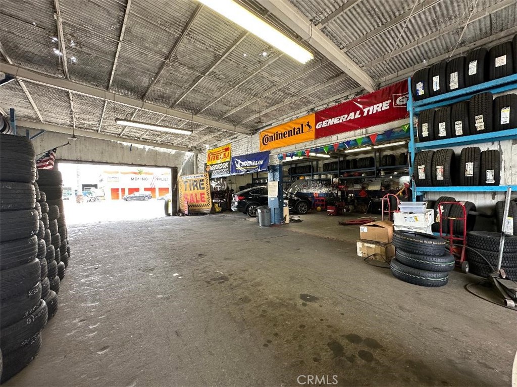 949 S La Brea Avenue