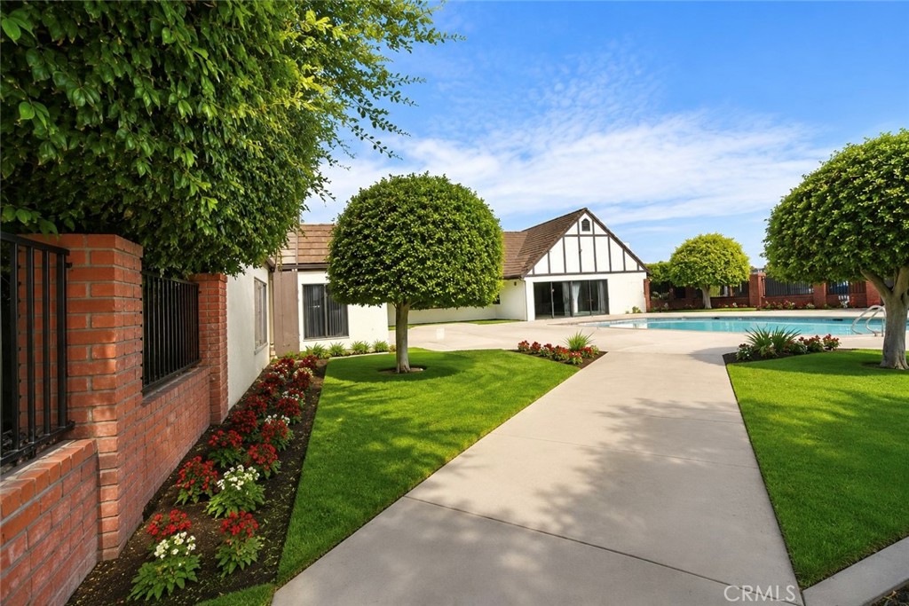 10200 Bolsa Ave 100