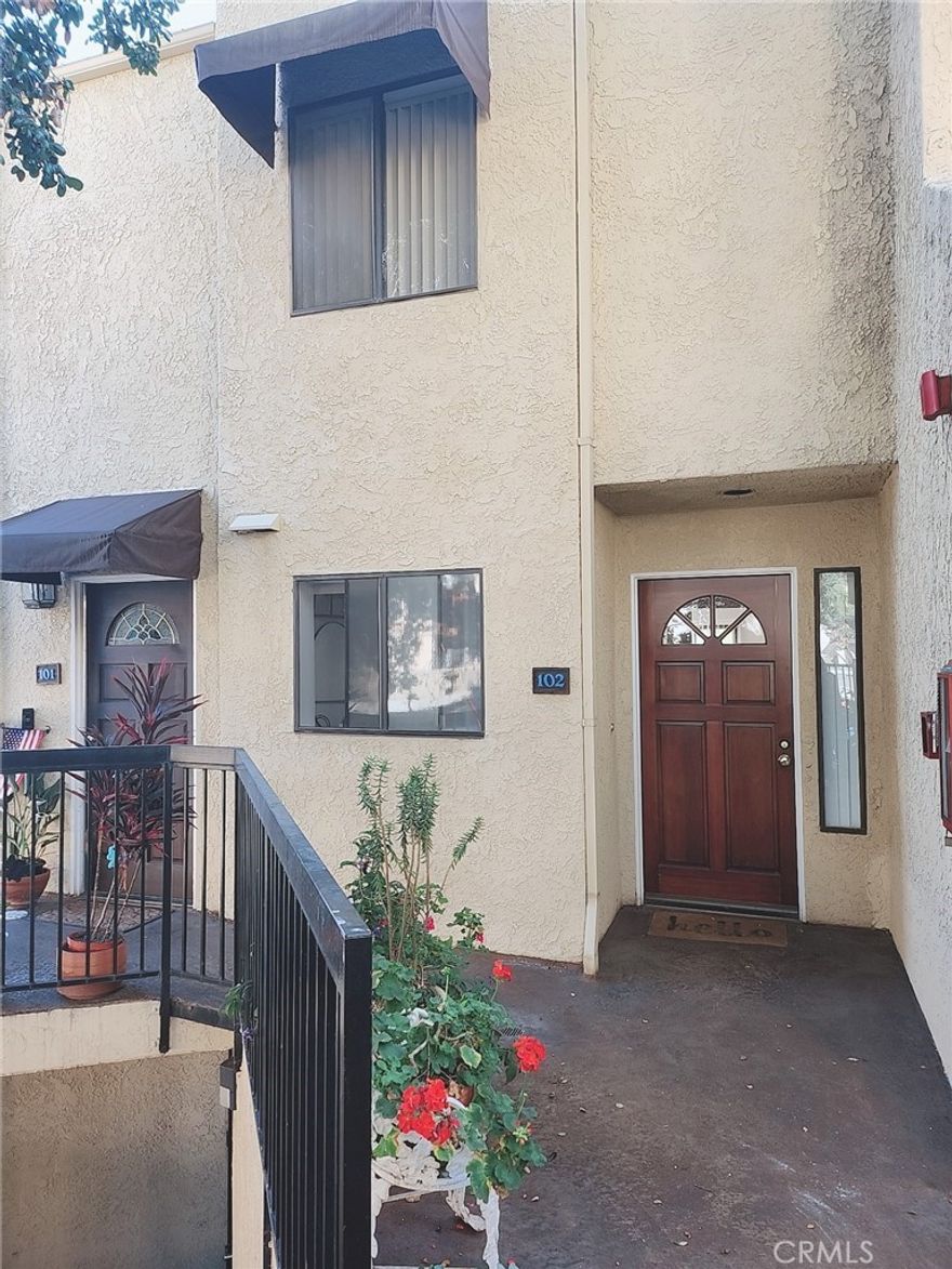 This beautifully remodeled condo in 2021 is available for lease in the heart of Montrose. Featuring 3 bedrooms and 2.5 bathrooms, this home offers; laminated flooring throughout, spacious living room with a cozy fireplace, modern kitchen with stainless steel appliances, including refrigerator, in-unit washer and dryer, private patio perfect for entertaining and barbecues, abundant natural light throughout, including stairwell and upstairs bedrooms, convenient half bath on the main floor for guests, easy access for parking lot directly, located within walking distance to Trader Joe’s, local parks, the 210 freeway, and top-rated schools—especially Crescenta Valley High School. Come take a look and make this your next home!