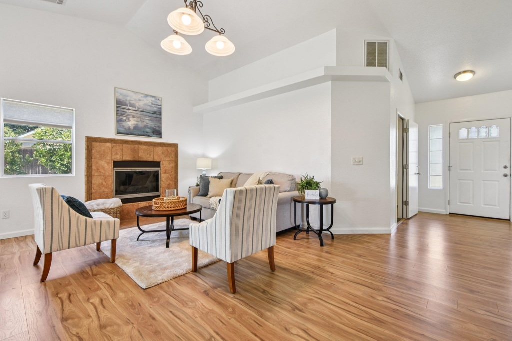 1332 1332 Corodon St