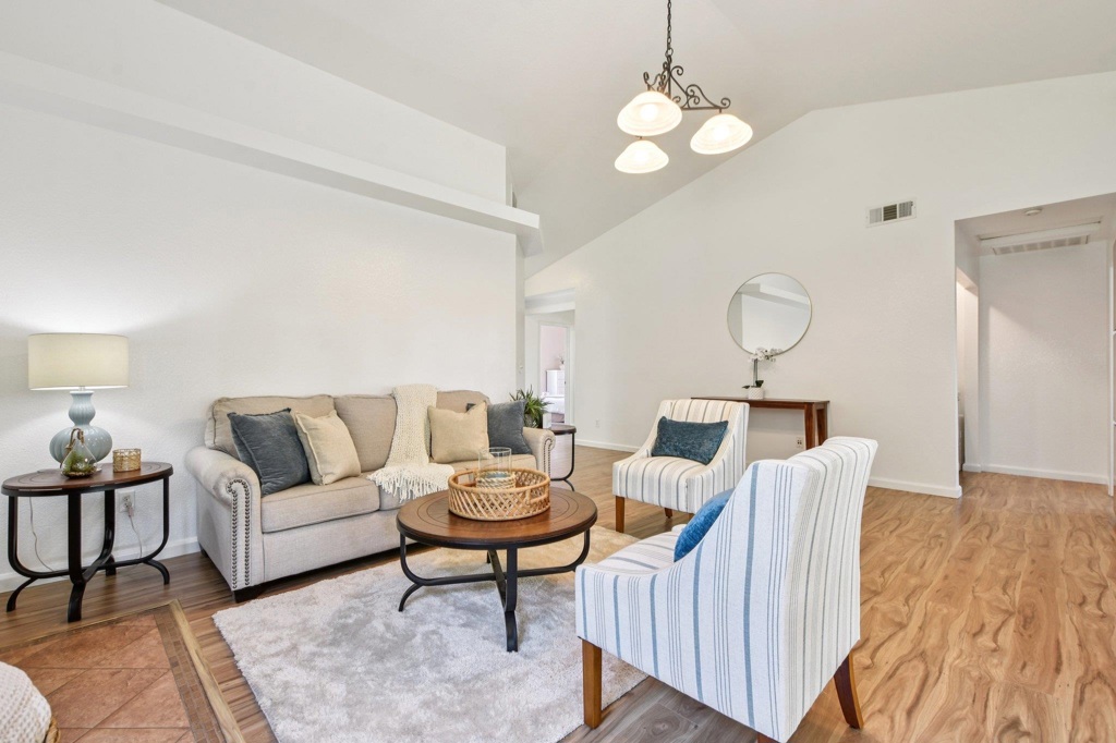 1332 1332 Corodon St