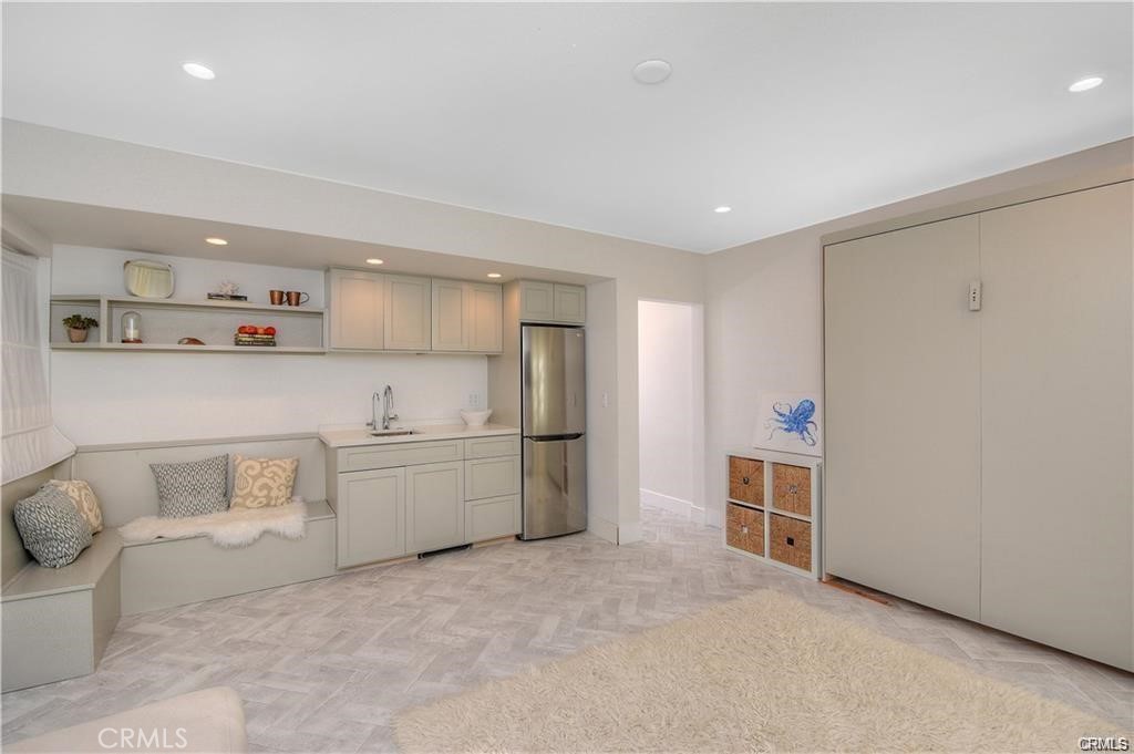 Laguna Royale (LAR) - Residential Lease