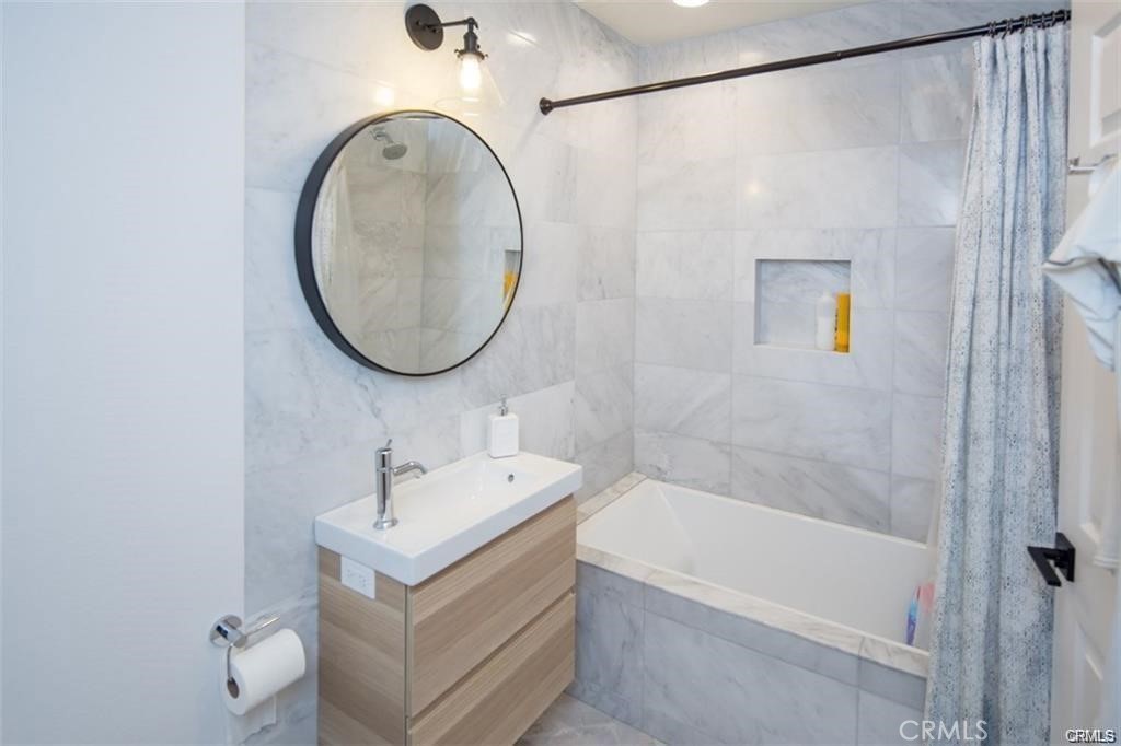 Laguna Royale (LAR) - Residential Lease