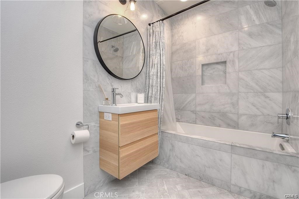 Laguna Royale (LAR) - Residential Lease