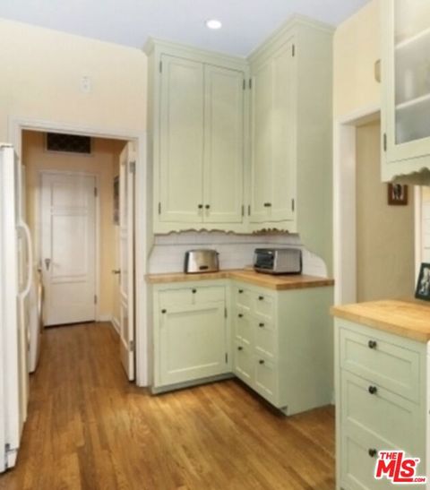 Tiny photo for 1122 S Hayworth Avenue, Los Angeles, CA 90035 (MLS # 25626599)