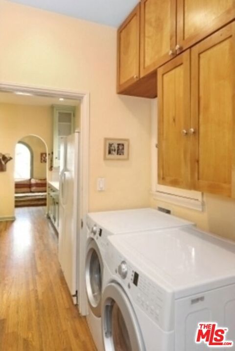 Tiny photo for 1122 S Hayworth Avenue, Los Angeles, CA 90035 (MLS # 25626599)