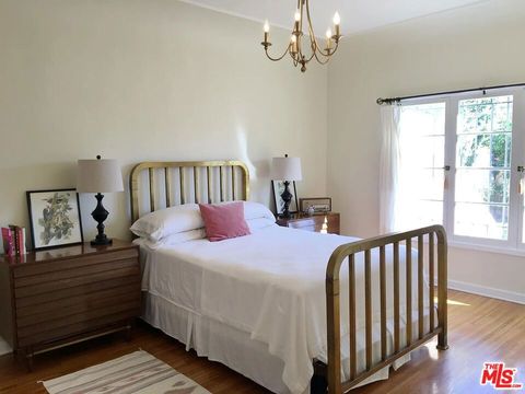 Tiny photo for 1122 S Hayworth Avenue, Los Angeles, CA 90035 (MLS # 25626599)