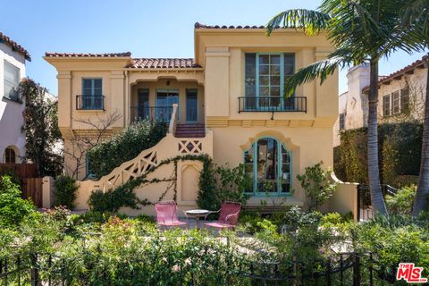 Photo of 1122 S Hayworth Avenue, Los Angeles, CA 90035 (MLS # 25626599)