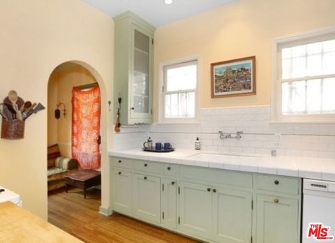 Tiny photo for 1122 S Hayworth Avenue, Los Angeles, CA 90035 (MLS # 25626599)