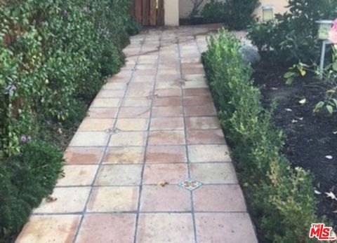 Tiny photo for 1122 S Hayworth Avenue, Los Angeles, CA 90035 (MLS # 25626599)